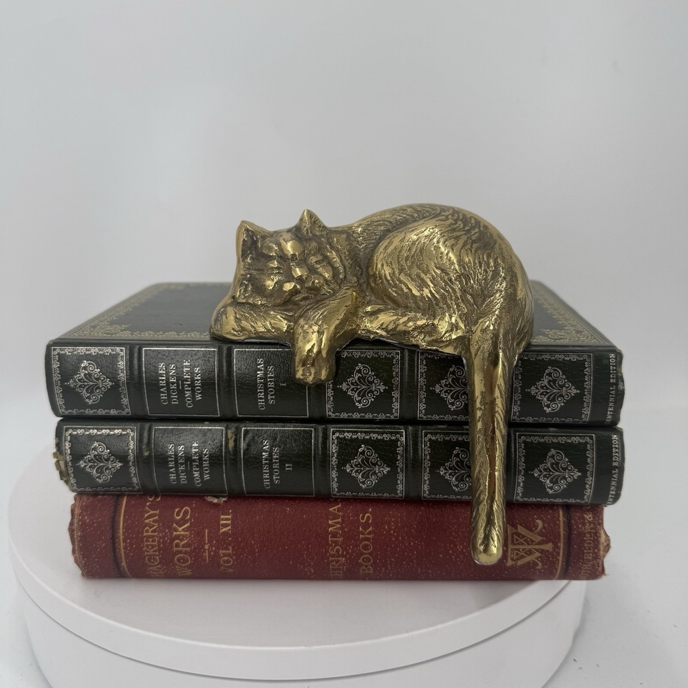 VINTAGE BRASS SLEEPING KITTEN BOOK SITTER DECORATIVE FIGURINE - Picture 2 of 10